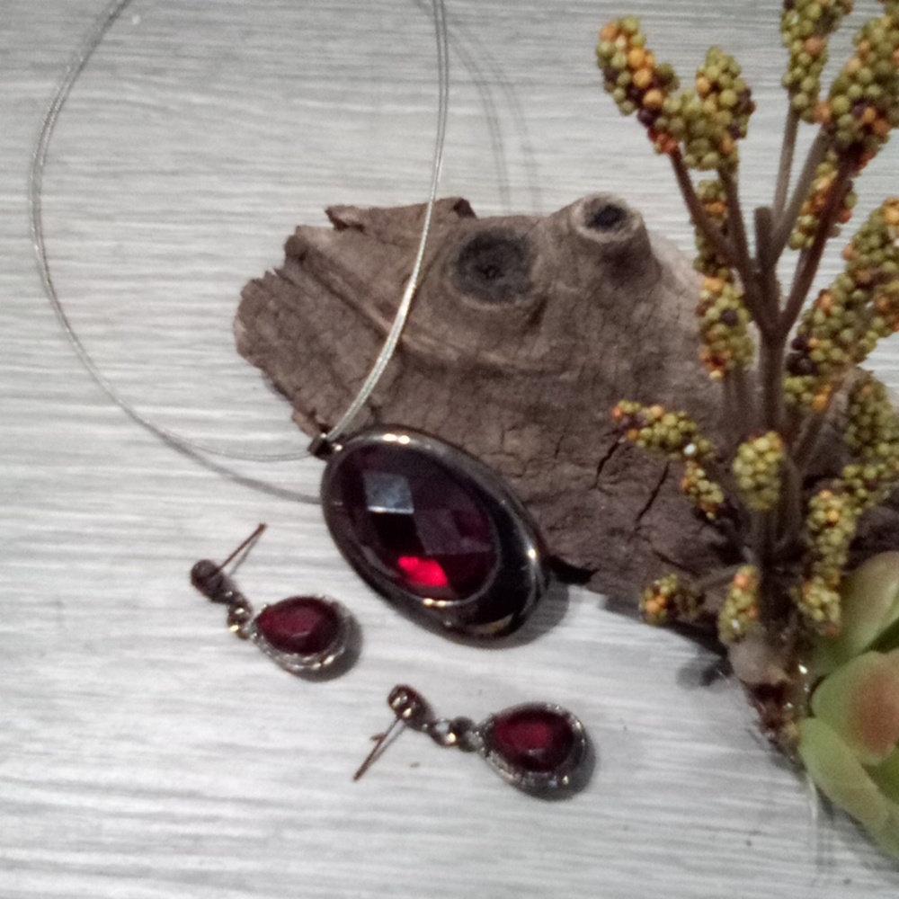 Juicy Jewels Ruby Red Gem Pendant Choker Matching Earrings